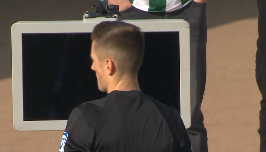 Navijači isključili VAR u Nemačkoj.