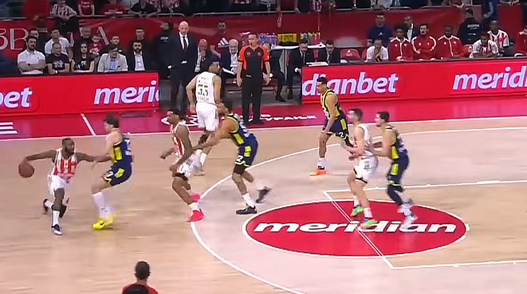 Crvena zvezda prekinula niz od 19 pobeda Fenera.