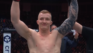 UFC London, Evloev neporažen. Braniewski bonus za performans večeri.