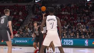 Miikka Muurinen nastupa na NBA Nike Hoop Summitu 2026. godine.